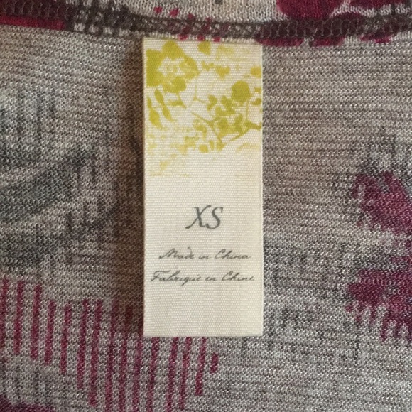 Anthropologie C Keer Grey Floral Dressing Room Top - Picture 4 of 4